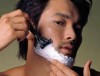 據說男人只要把鬍子刮乾淨，就會給人年輕很多的感覺