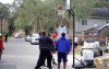 警察接獲投訴「小孩打籃球太吵」沒想到他竟帶上「重量級NBA巨星」一起去PK球技！