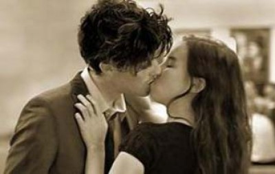 你的初吻是唯美、浪漫的嗎  像這樣＆＃8230;＆＃8230;.