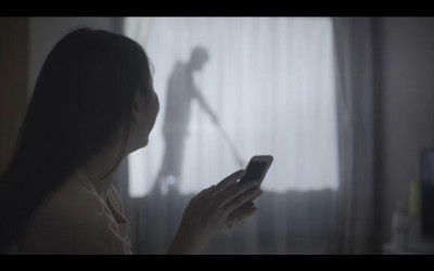防止獨居女子被當成目標！日本公司發明「窗簾上的男友」12款男友任你選