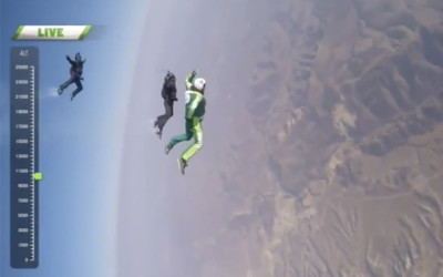 「不穿降落傘」從7600公尺高空跳下去  史上第一人直播玩命挑戰