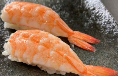 外帶大蝦壽司發出「詭異藍光」她嚇傻急扔掉  專家曝遭遇：千萬別吃